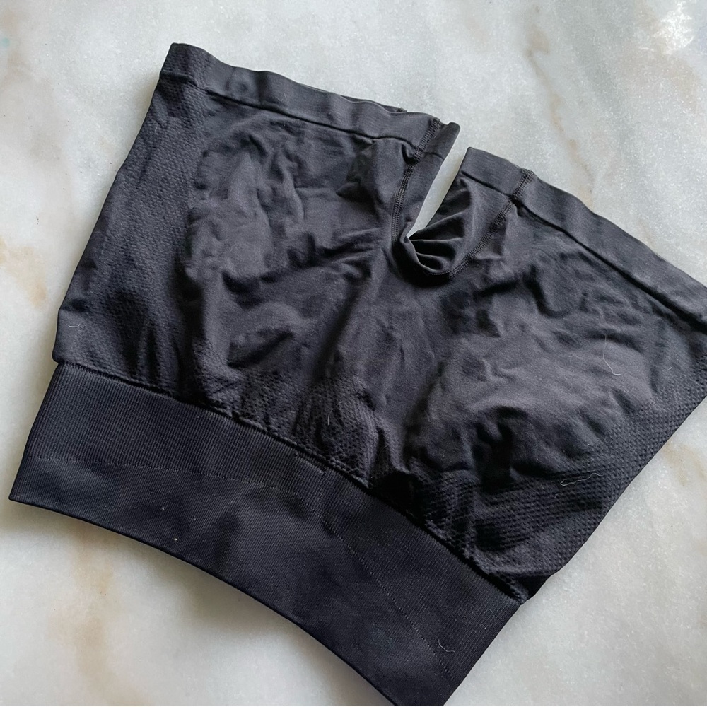 Black Women's Seamless Shorts size L - Picture 3 of 3